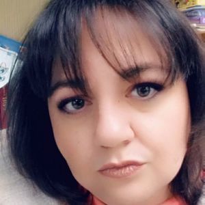 Meet your Posher, Adrianne